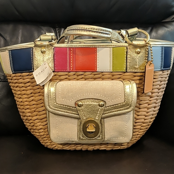 Coach Handbags - Coach legacy hand bag